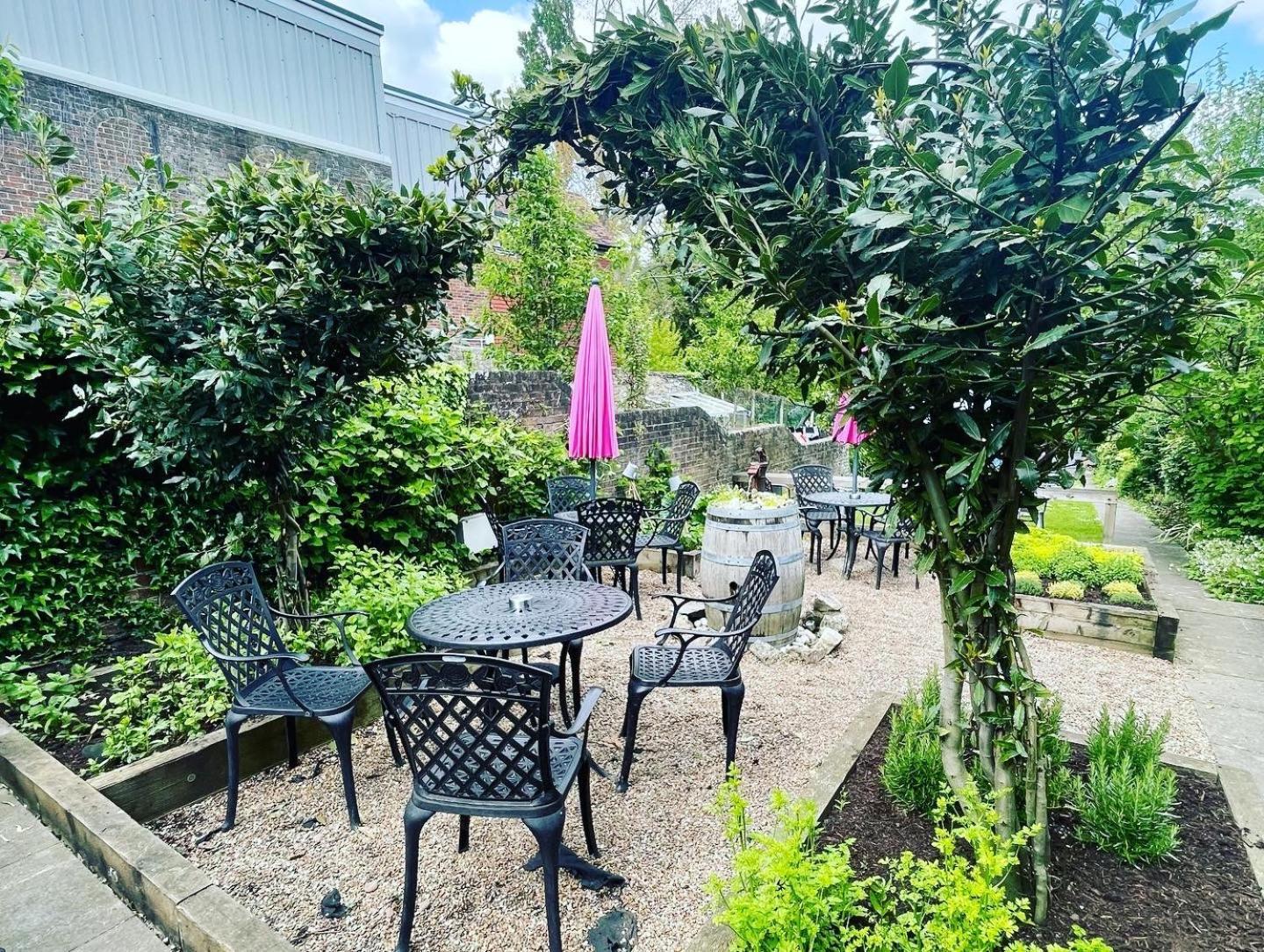 The Abbey Hotel Battle Luaran gambar