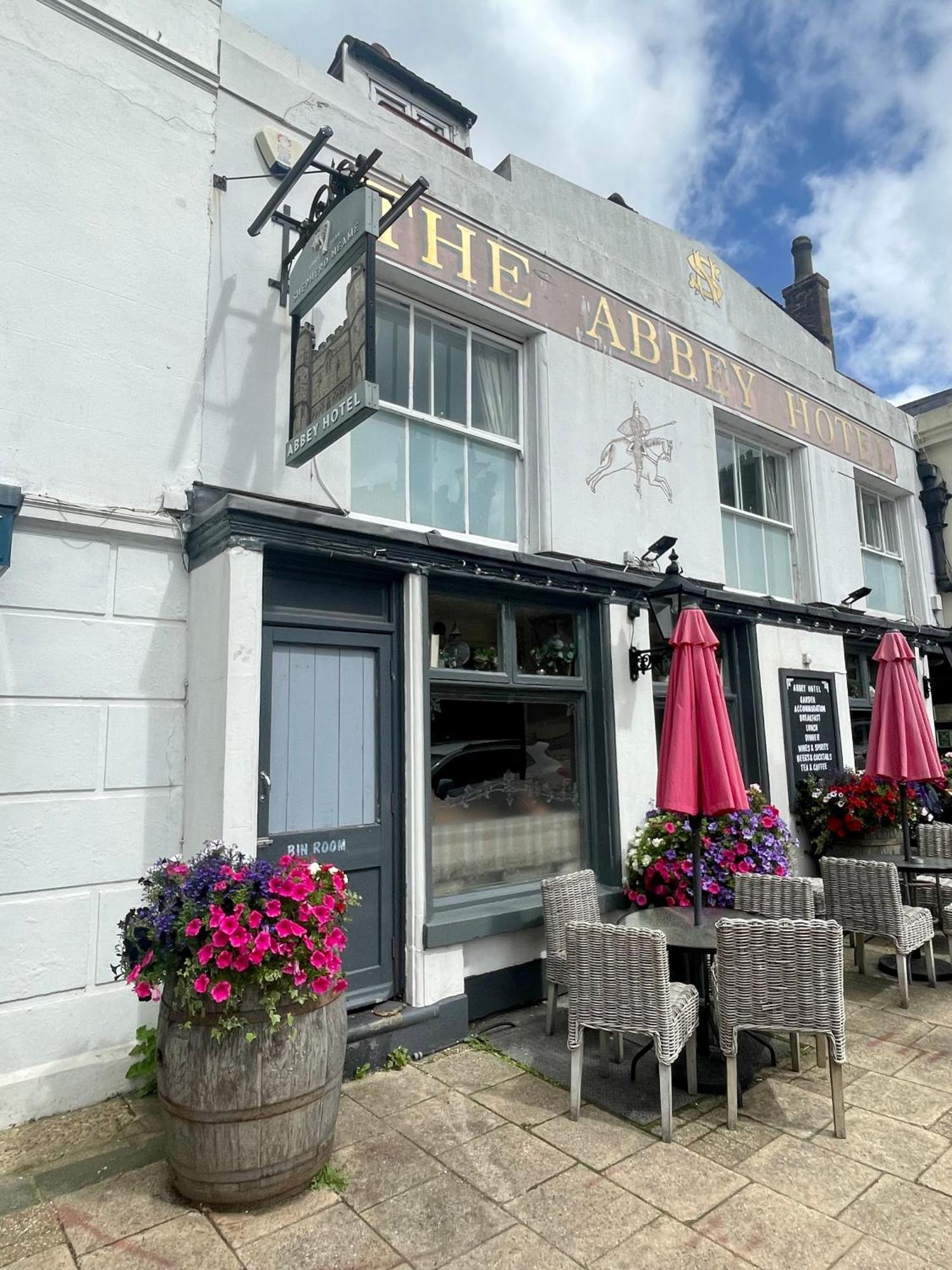 The Abbey Hotel Battle Luaran gambar